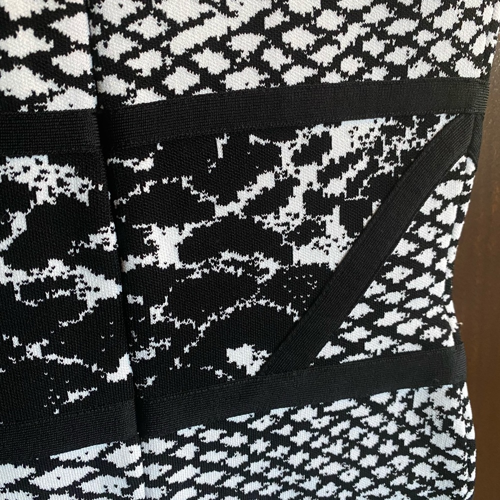 *NWT* BEBE Snakeskin BodyCon dress - Picture 6 of 6